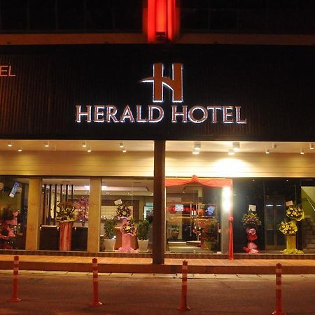Herald Hotel Malacca Extérieur photo