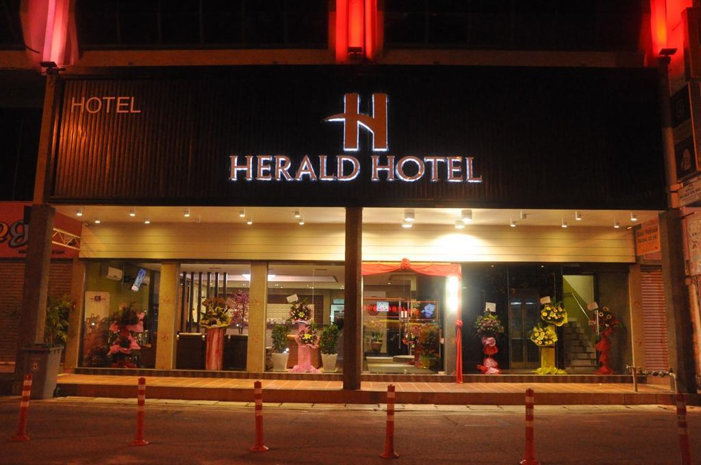 Herald Hotel Malacca Extérieur photo