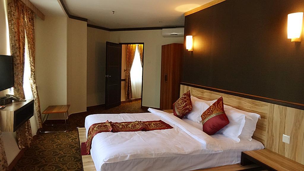 Herald Hotel Malacca Extérieur photo