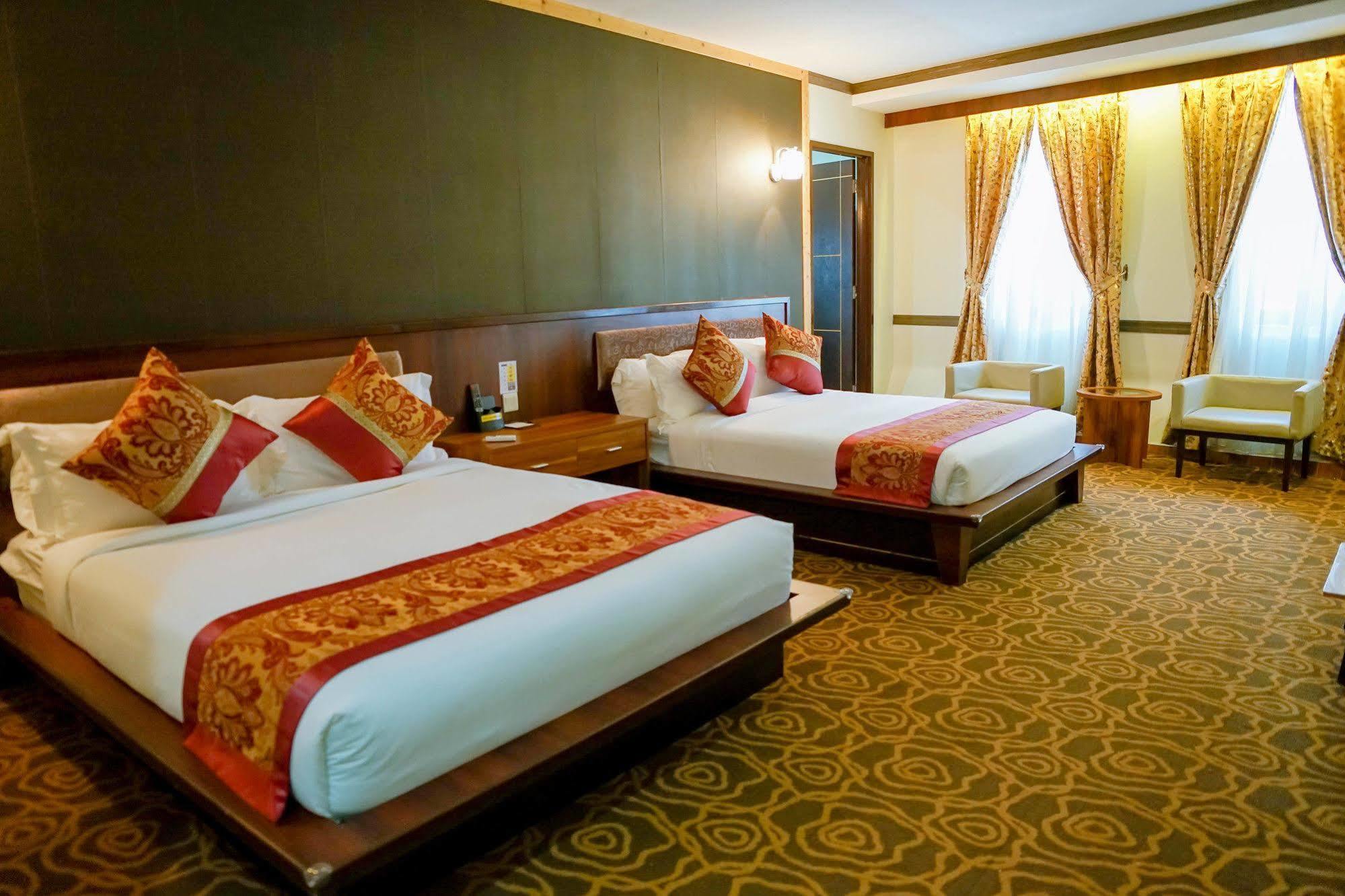 Herald Hotel Malacca Extérieur photo